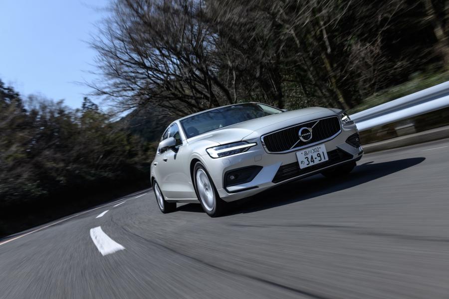  Volvo S60 T4 Momentum 2019 года  (JP) (фото 7 из 16)